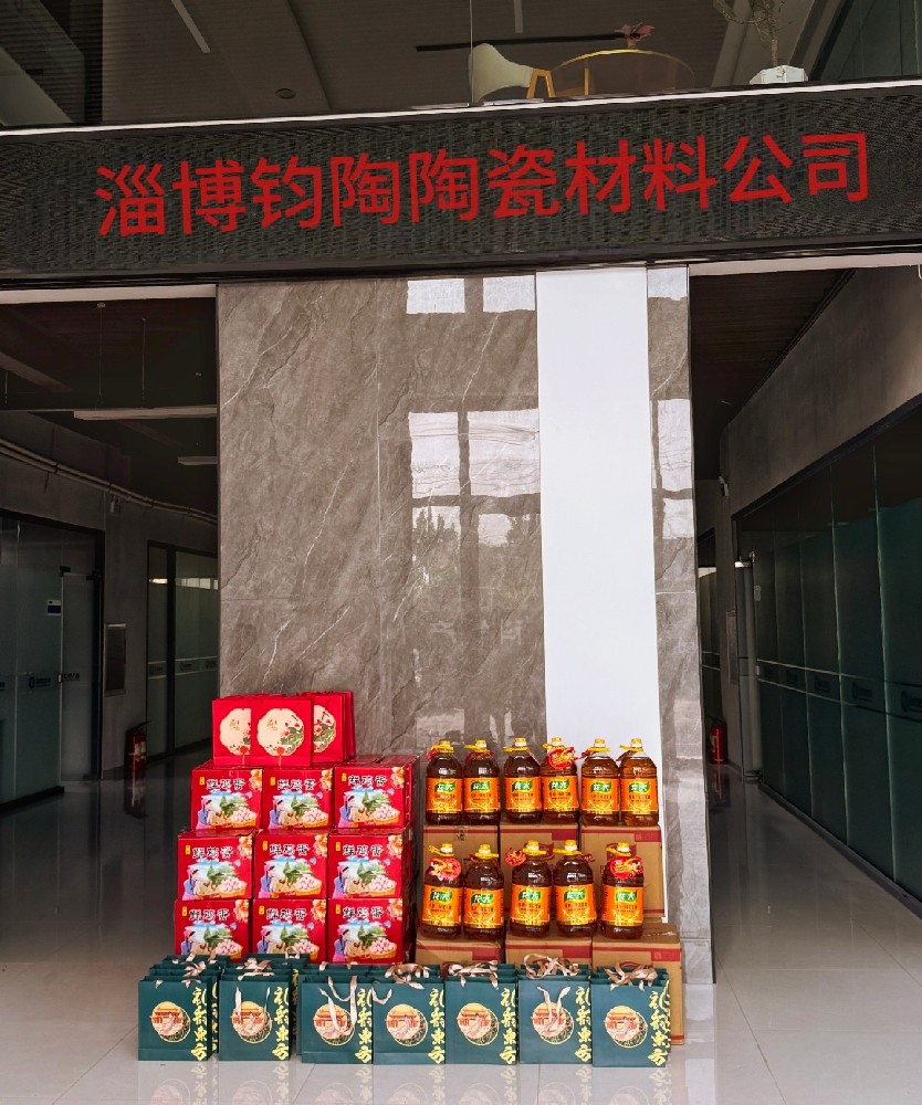 The cool autumn breeze brings a refreshing touch, and the moon is full on the Mid-Autumn Festival.